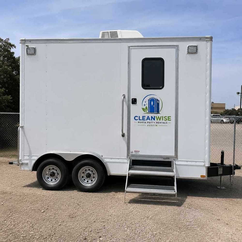 Single restroom trailer rental in Austin, TX